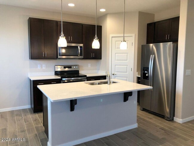 Foto del edificio - Unique opportunity! Rent a Newer home in Tempe!! This home features 4 bedrooms & 3.5 baths with 2...