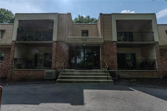 Building Photo - 555 Sloop Rd
