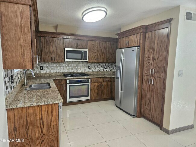 Foto del edificio - 1657 St Vitus Pl