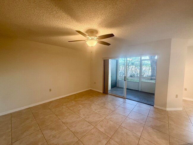 Foto del edificio - 15105 Glenmoor Dr