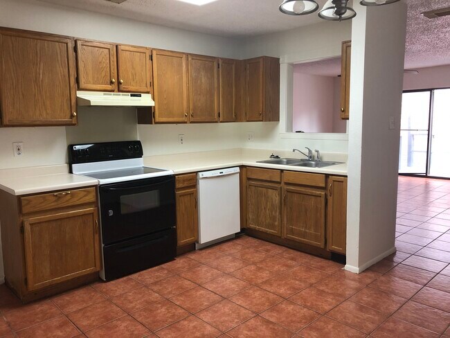 Kitchen - 9414 Rue De Bois