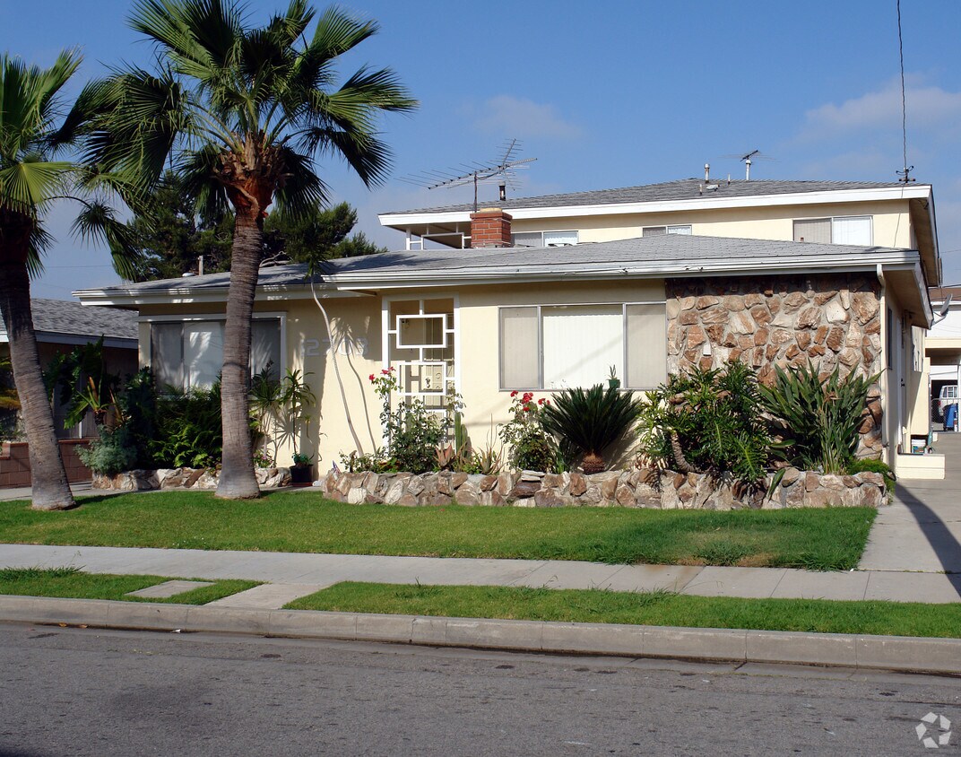 Building Photo - 12703 Oxford Ave