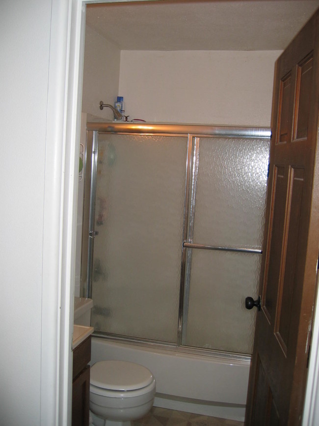 Building Photo - 709 Vincent Ct