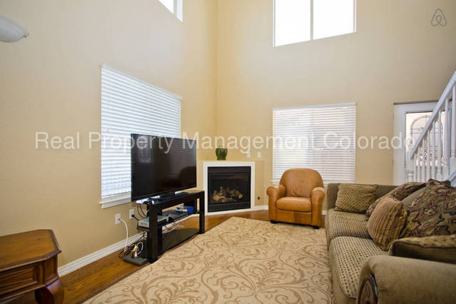 Primary Photo - 1600 Colorado Blvd