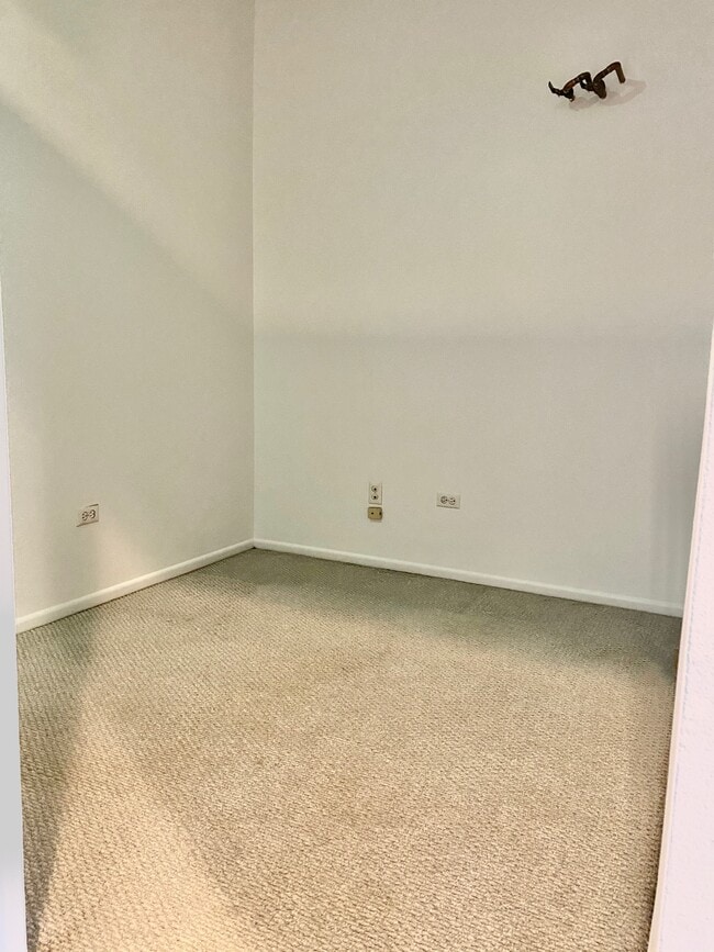 Office/Den - 6 S Laflin St