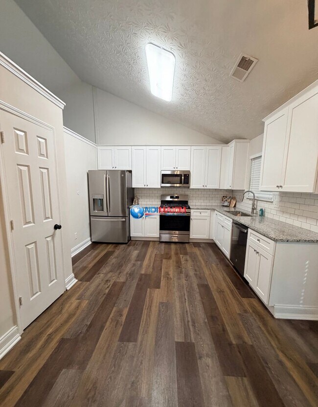 Foto del edificio - Newly renovated house in MILL CREEK cluster in Dacula
