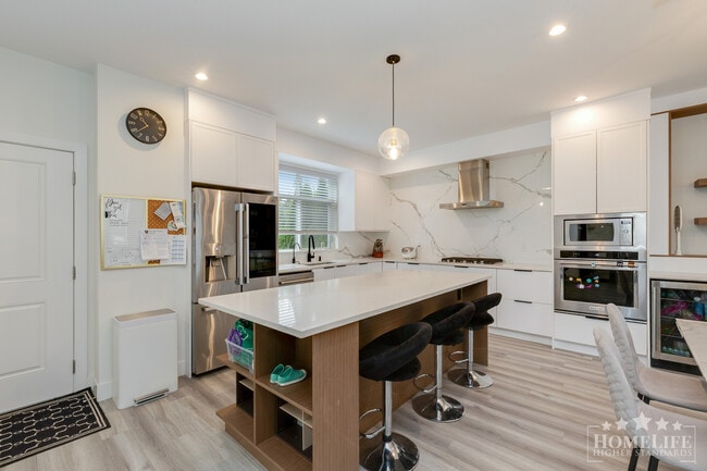 Building Photo - Modern 3-Bedroom Townhome in the Heart of ...