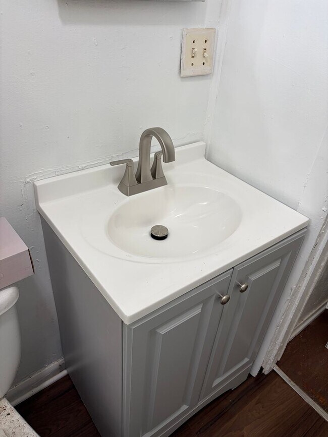 Foto del edificio - Remodeled 3 Bedroom Home with bonus room!