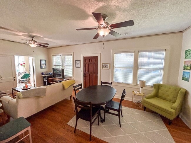 Building Photo - 411 SW 10th St