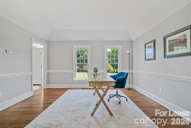 Foto del edificio - 6135 Highview Rd