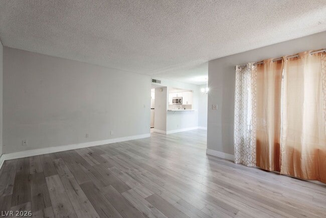 Foto del edificio - 1501 Living Desert Dr