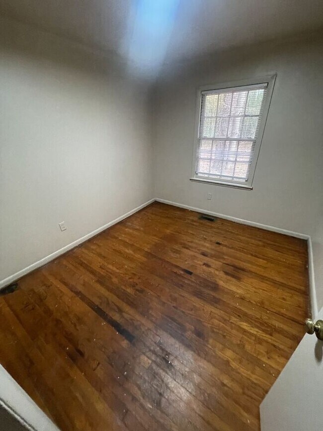 Foto del edificio - 429 Rose Ln