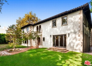 Building Photo - 11159 La Maida St