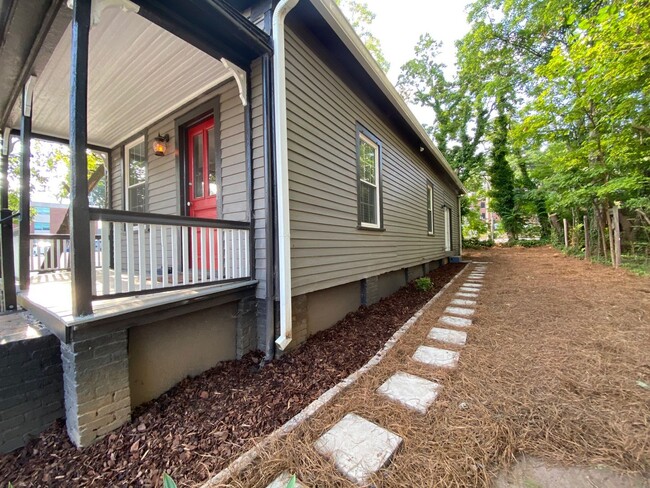 Building Photo - Historic Home with Loft