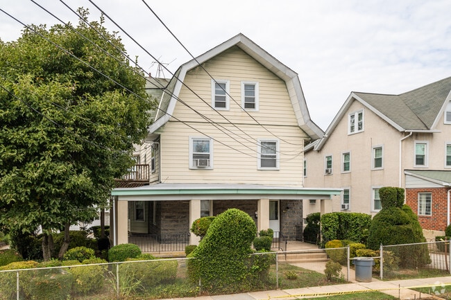 Building Photo - 660 Loraine St