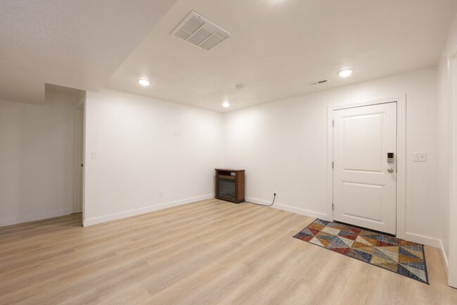 Building Photo - 534 Firestone Dr