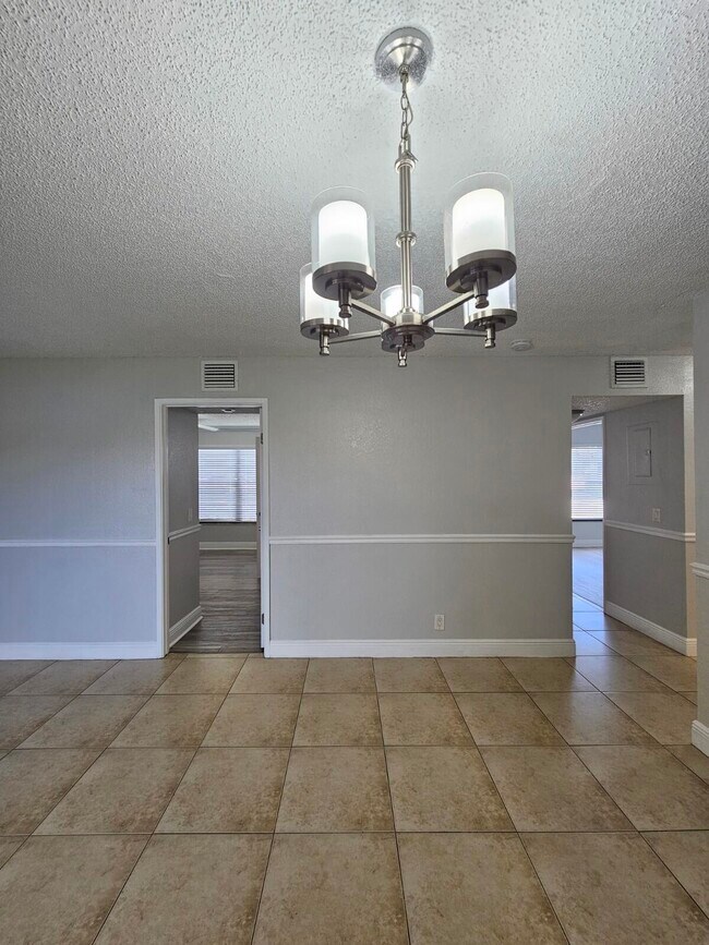 Foto del edificio - 1453 Lake Crystal Dr