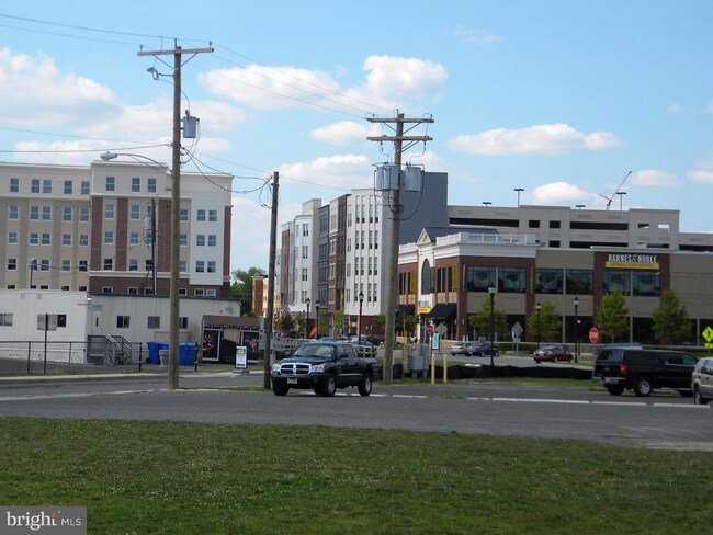 Building Photo - 14 W High St