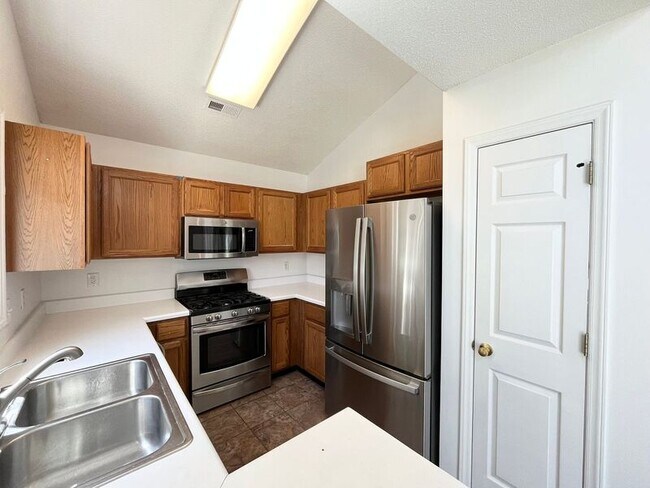 Foto del edificio - 1348 Beacon Village Dr