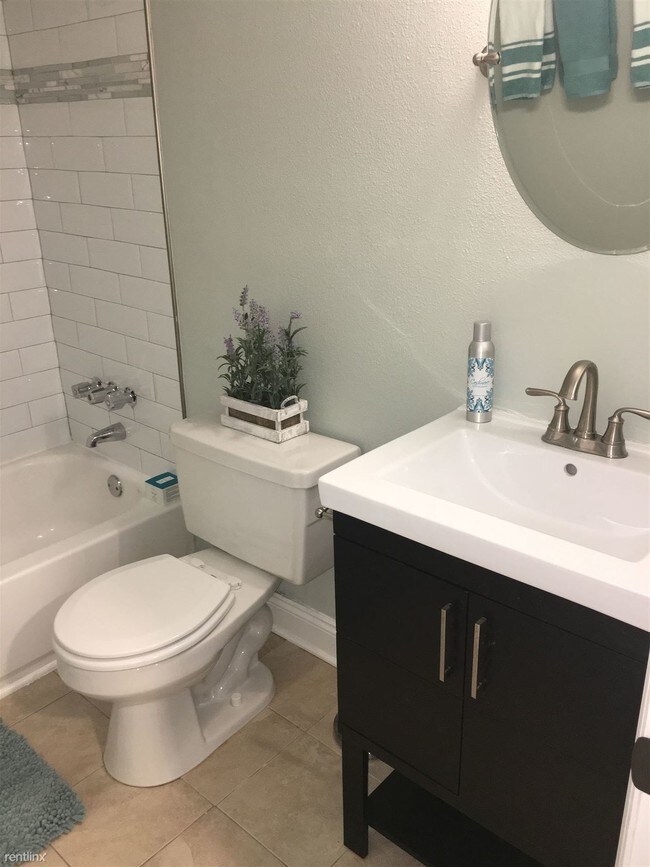 Building Photo - 1407 S Lorenzo Ave