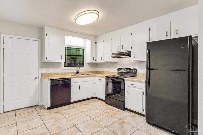 Building Photo - 4191 Ravenwood Dr