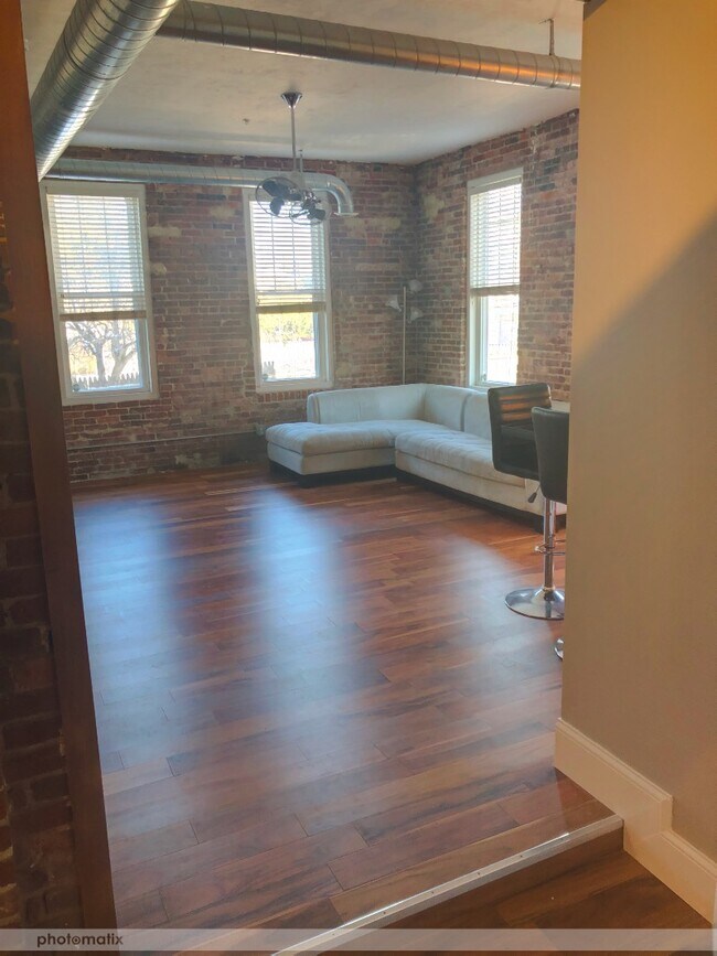 Building Photo - 35 Wyman St