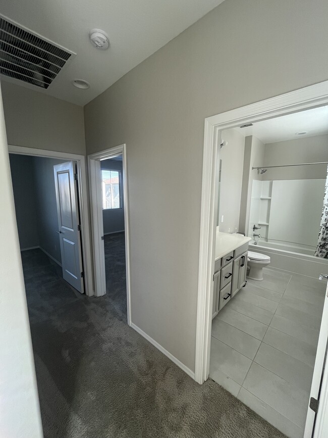 Building Photo - 1636 E Dogwood Ln