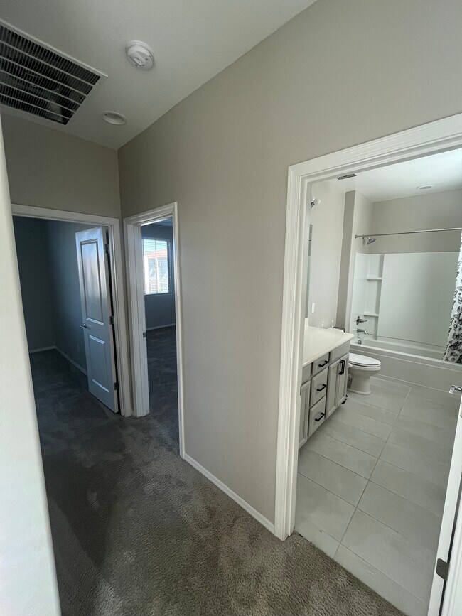 Foto del edificio - 1636 E Dogwood Ln