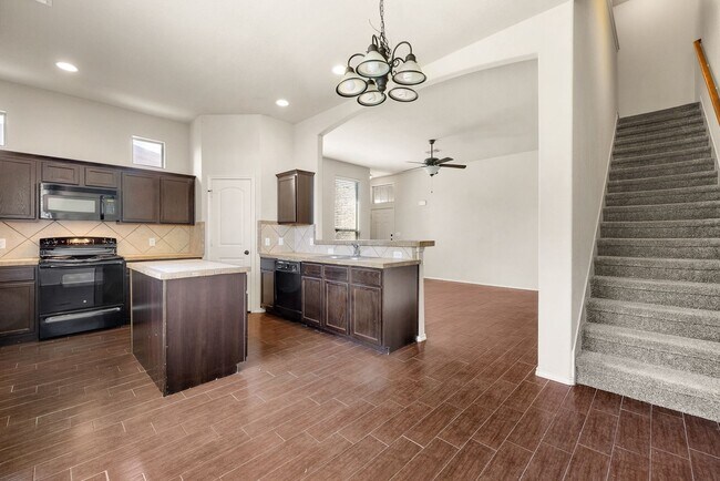 Foto del edificio - AVAILABLE NOW! Nice 3 Bedroom Duplex located in New Braunfels!