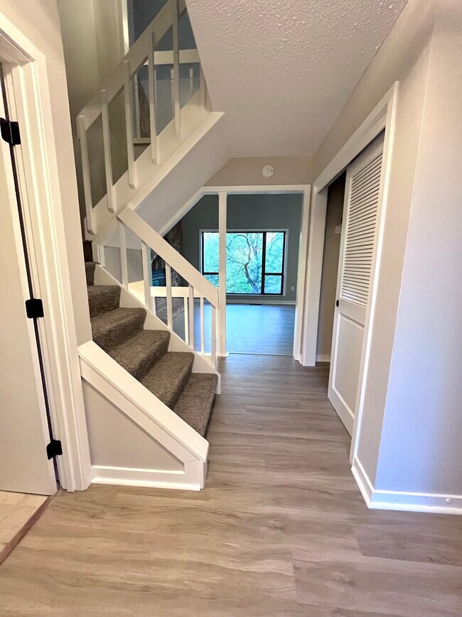 Entrada - 10241 Hightower Ct