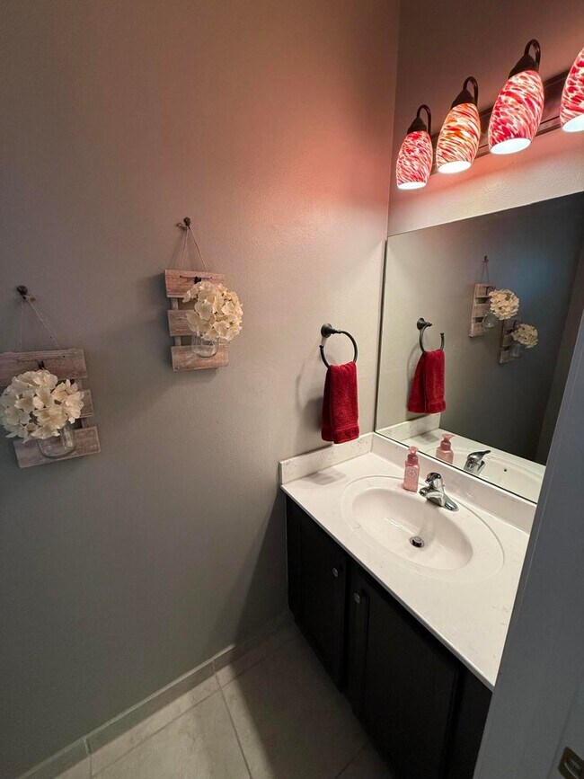 Foto del edificio - 2136 Oakmont Dr