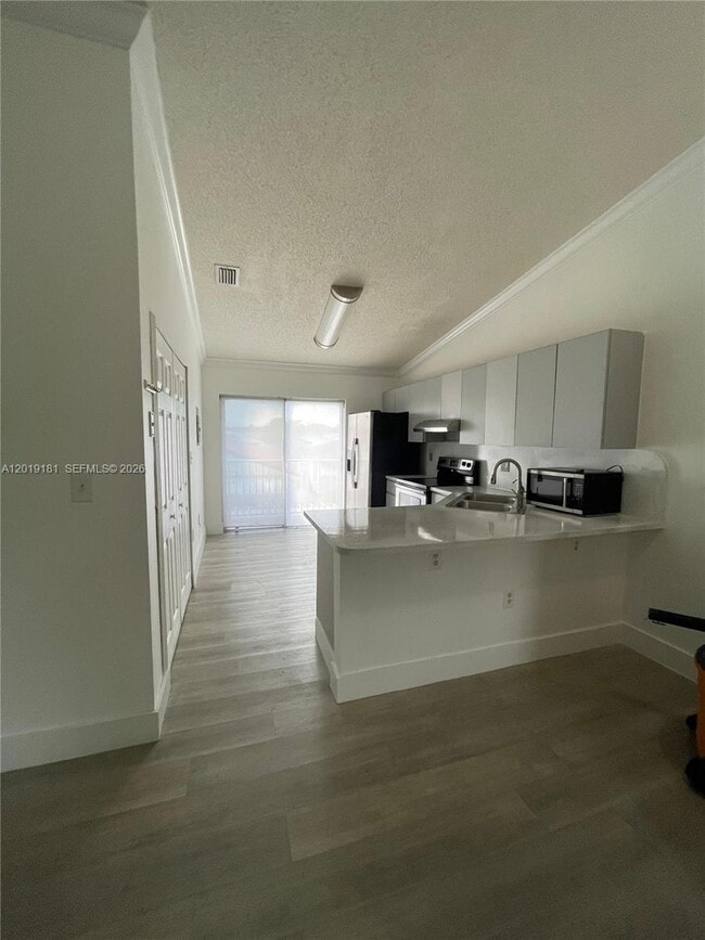 Foto del edificio - 3375 W 76th St