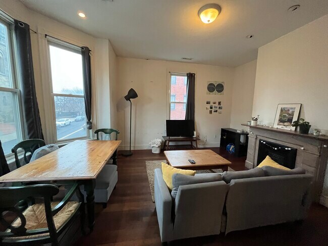 Foto del edificio - 1548 Tremont St