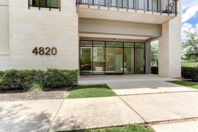 Building Photo - 4820 Caroline St