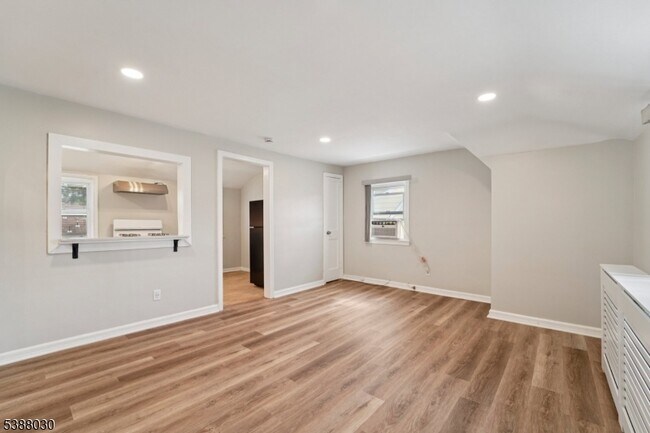 Foto del edificio - 2-11 31st St