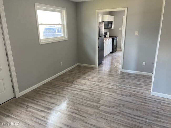 Building Photo - 3 br, 1 bath House - 5712 Tall Oaks Dr