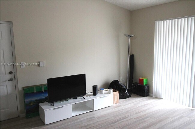 Foto del edificio - 8010 N Nob Hill Rd