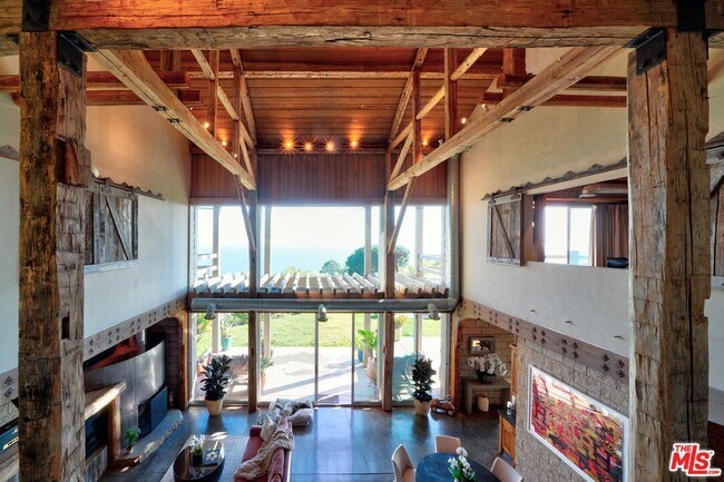 Foto del edificio - 3020 Corral Canyon Rd