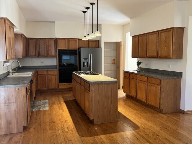 Building Photo - 2492 Bayhill Ct