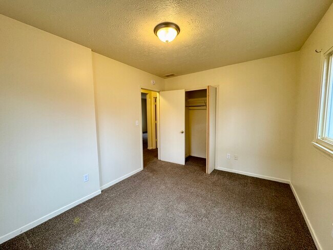 Foto del edificio - 1062 Merton Ave