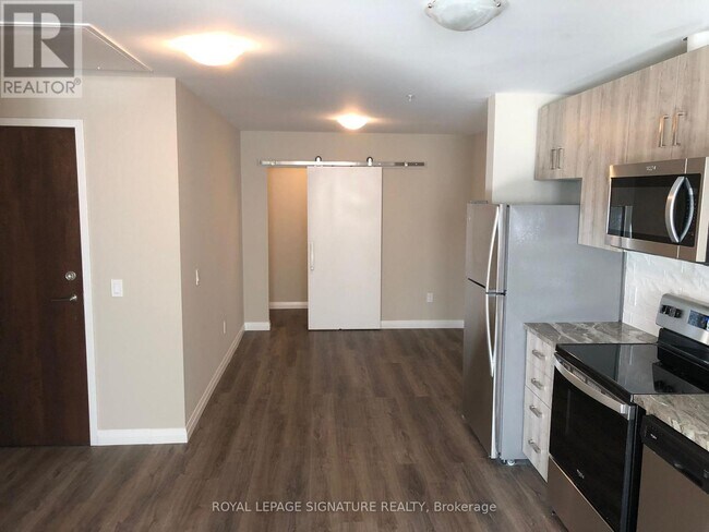 Building Photo - 108 Garment St