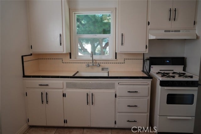 Foto del edificio - 2641 N White Ave