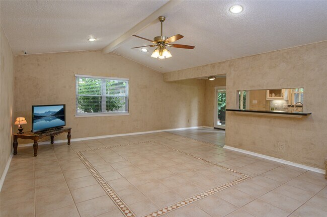 Foto del edificio - 4110 Garden Springs Dr