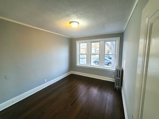 Building Photo - 1537 E 85th Pl