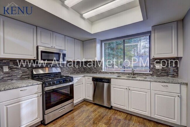 Foto del edificio - Now Available 3 bedroom 2 baths