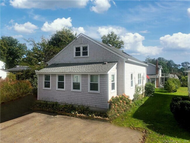 Building Photo - 10 Sagamore Cove Rd