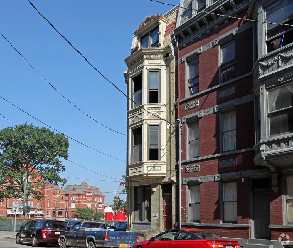Building Photo - 28 W 13th St