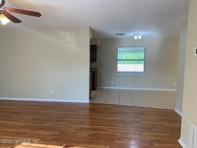 Foto del edificio - 8384 Chessman Ct