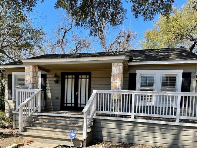 Photo - 275 Halcyon Pl House