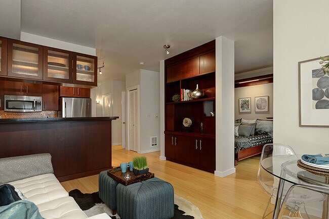 Foto del edificio - 1026 NE 65th St